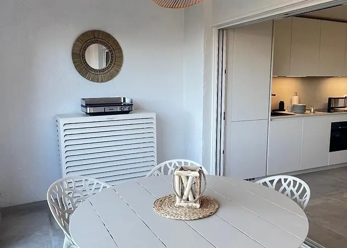 Cote 5 Personnes Et Piscine Golfe De St Tropez * Gassin