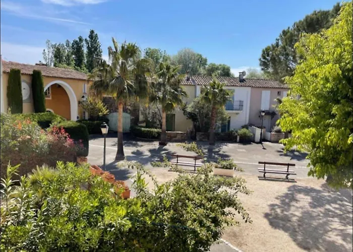 Appartement Cote 5 Personnes Et Piscine Golfe De St Tropez *