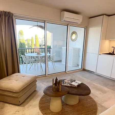 Cote 5 Personnes Et Piscine Golfe De St Tropez