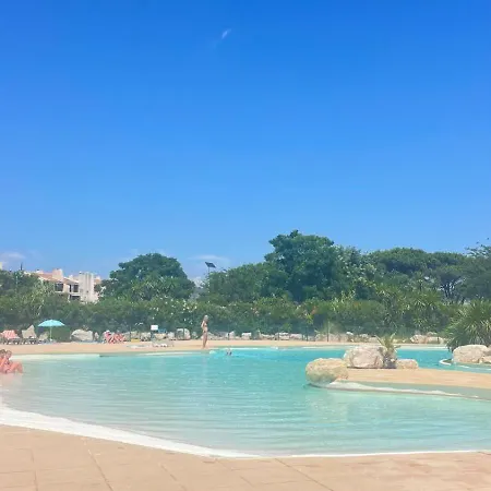 Cote 5 Personnes Et Piscine Golfe De St Tropez *