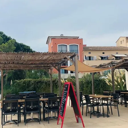 Cote 5 Personnes Et Piscine Golfe De St Tropez Apartment Gassin
